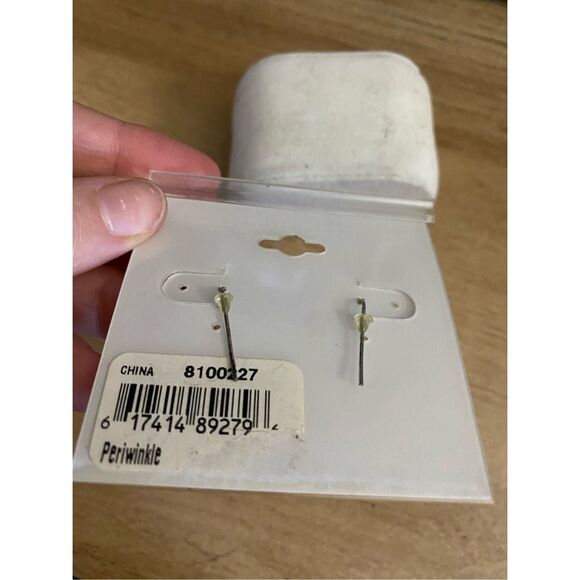 Periwinkle by Barlow NWT Green Turtle Dangle Earrings, Silver Plated - Picture 4 of 4